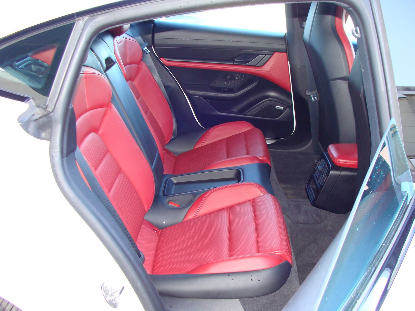 Used 2020 Porsche Taycan 4S AWD/4WD image 11