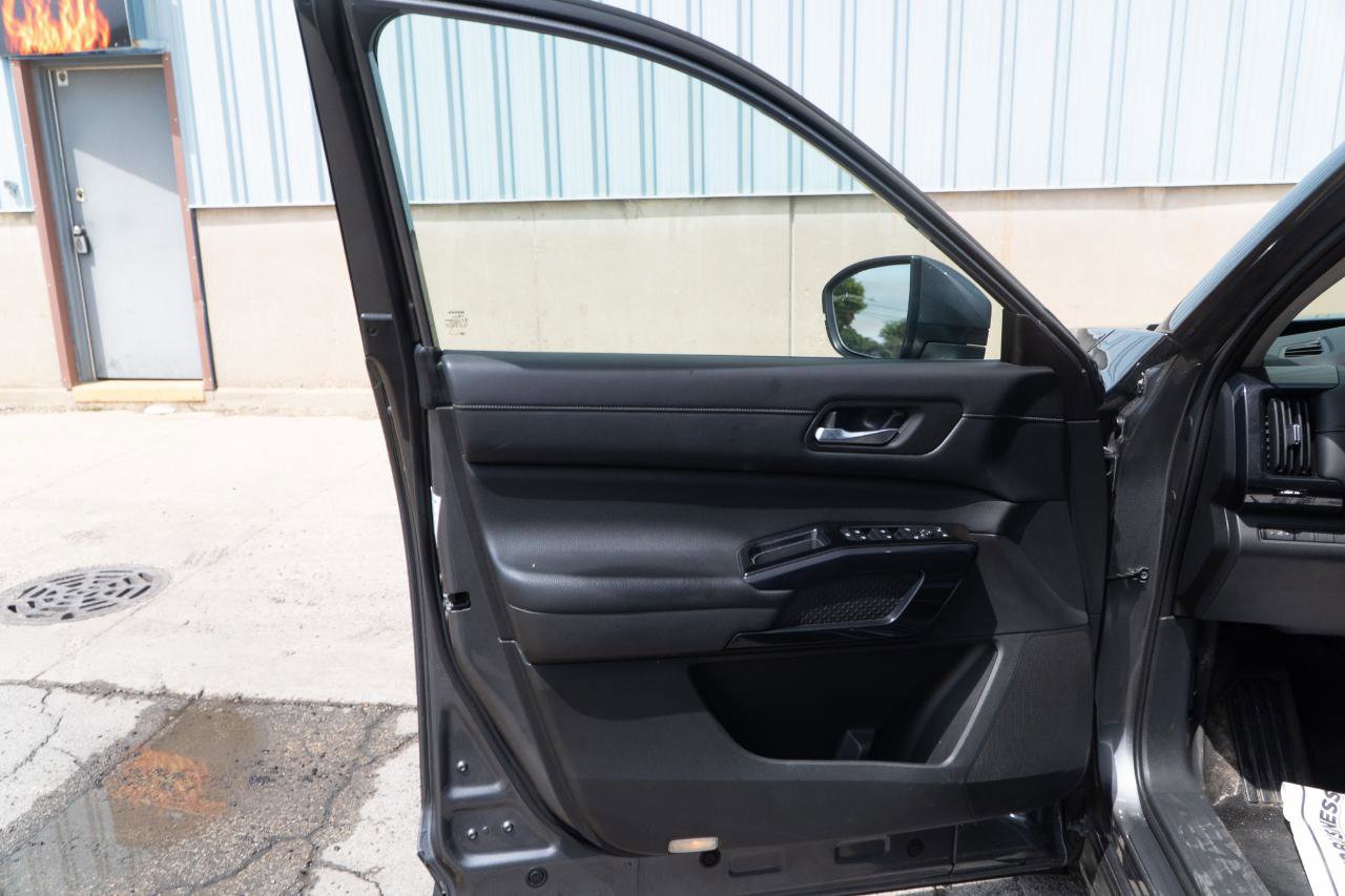 Used 2022 Nissan Pathfinder S AWD/4WD image 18
