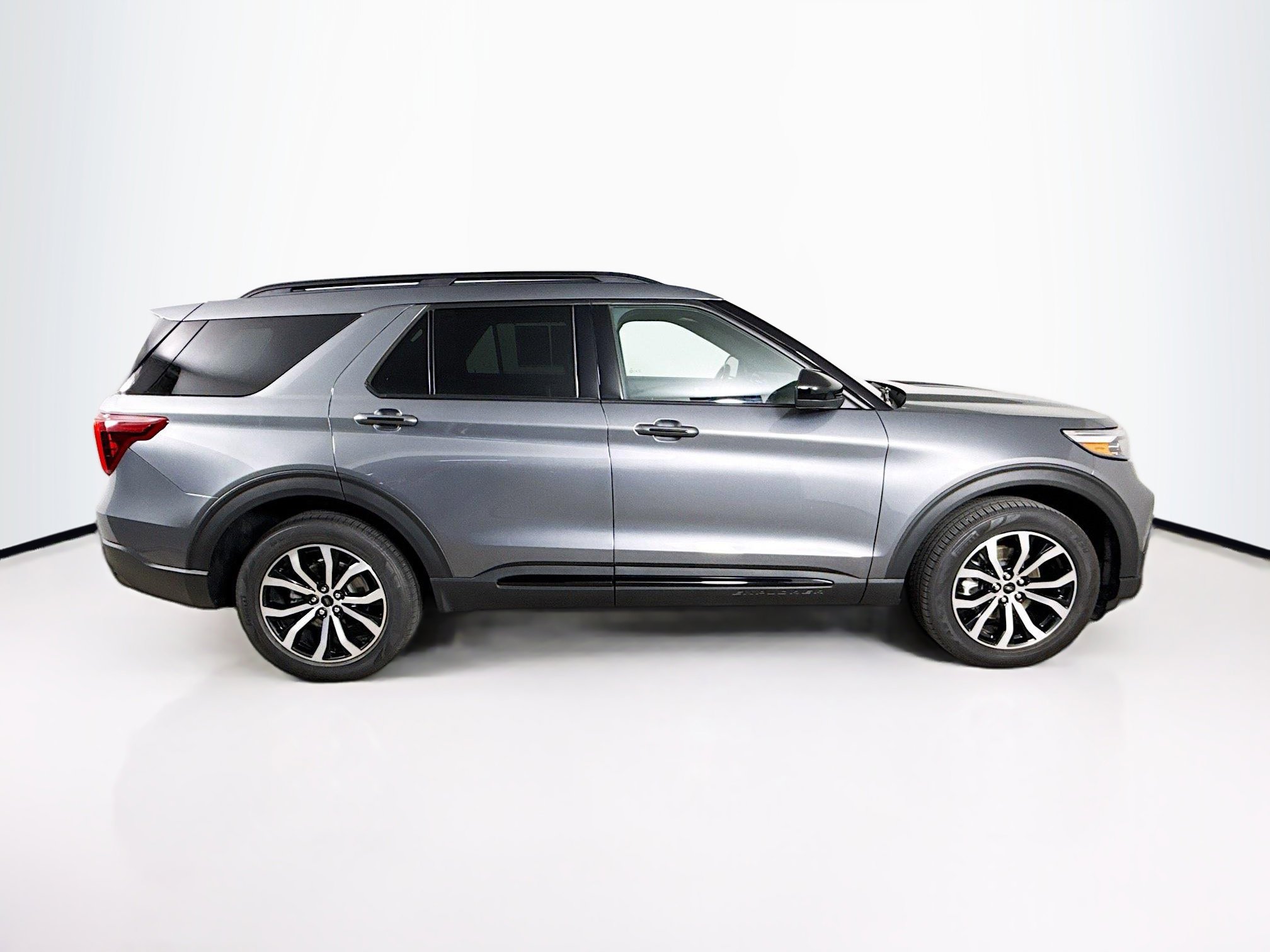 Used 2022 Ford Explorer ST image 2