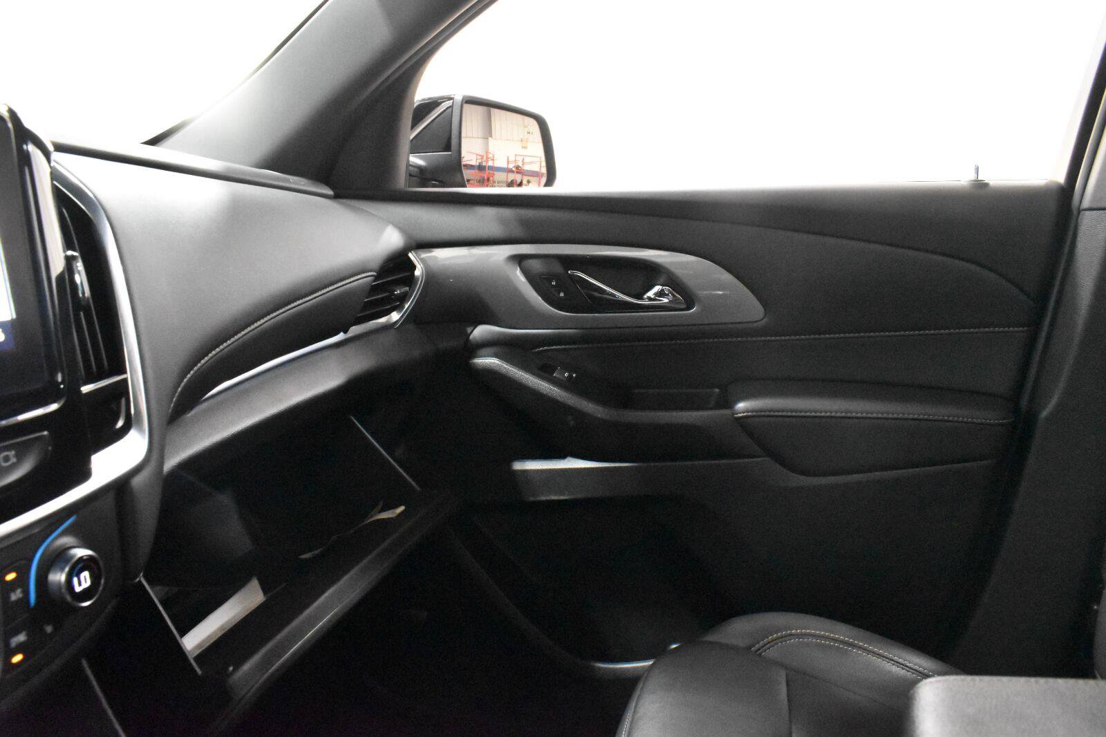 Used 2023 Chevrolet Traverse LT w/ LT Premium Package AWD/4WD image 24