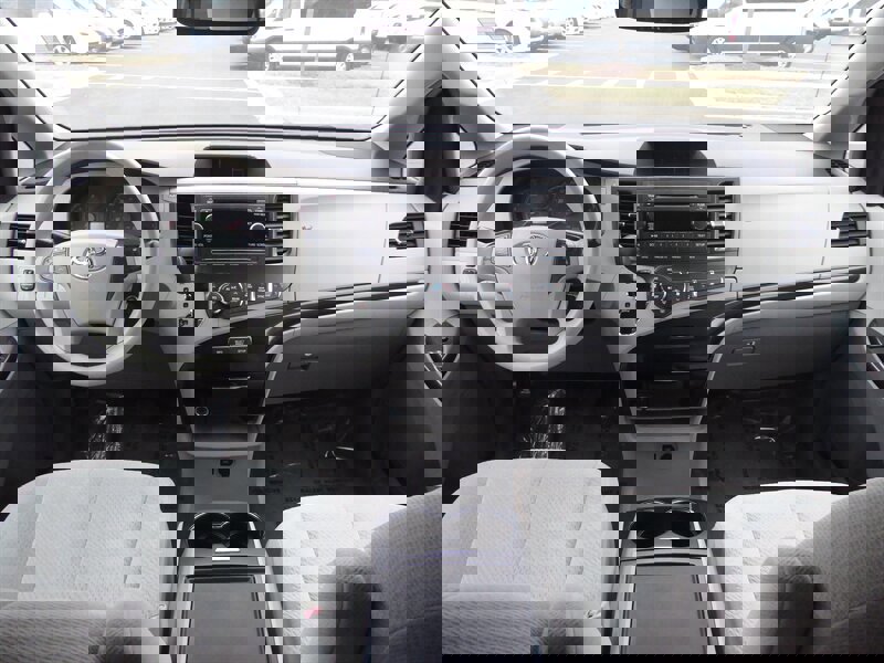 Used 2014 Toyota Sienna LE image 9