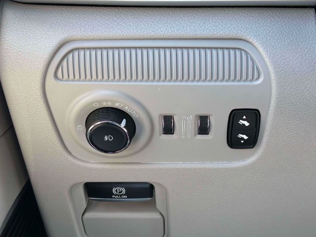 Used 2023 Jeep Wagoneer 4WD w/ Convenience Group I image 17