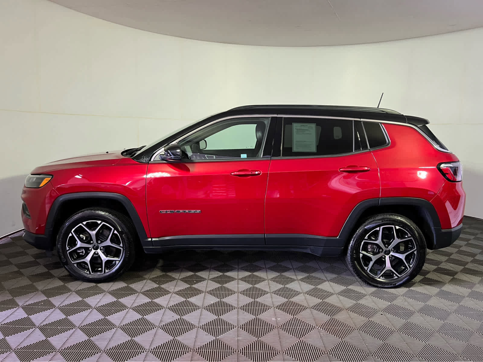 Used 2025 Jeep Compass Limited w/ Sun & Sound Group image 4