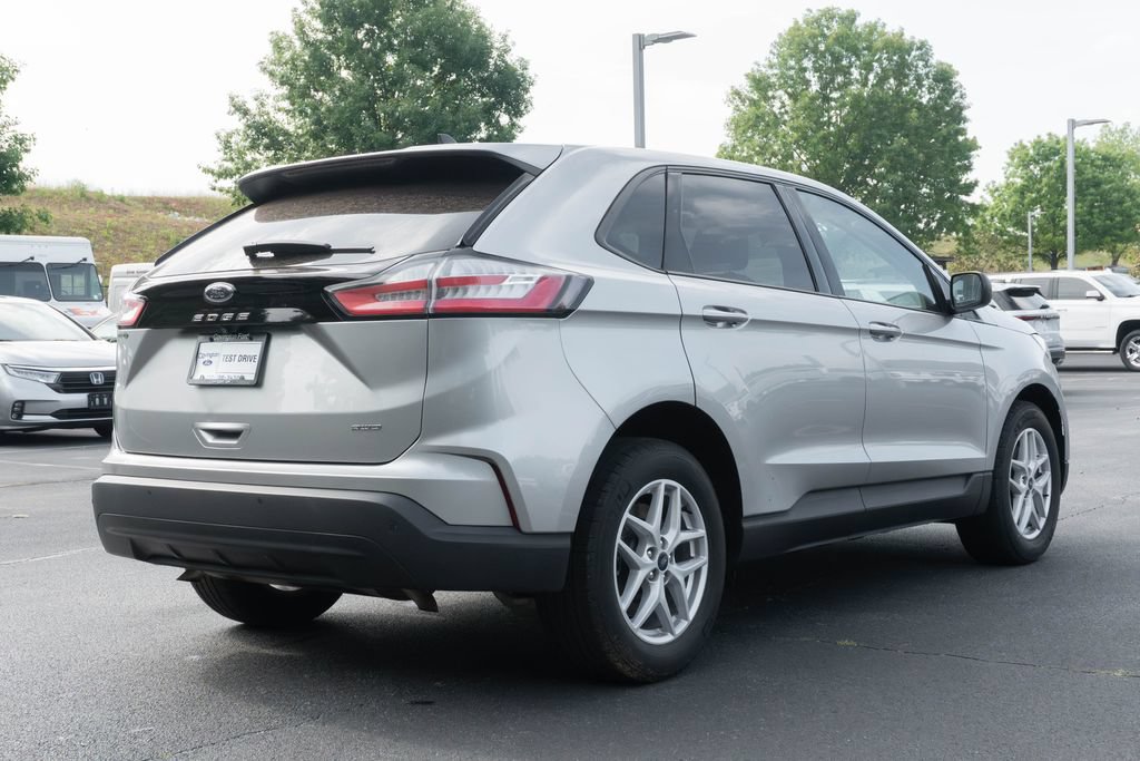 Used 2021 Ford Edge SE AWD/4WD image 9