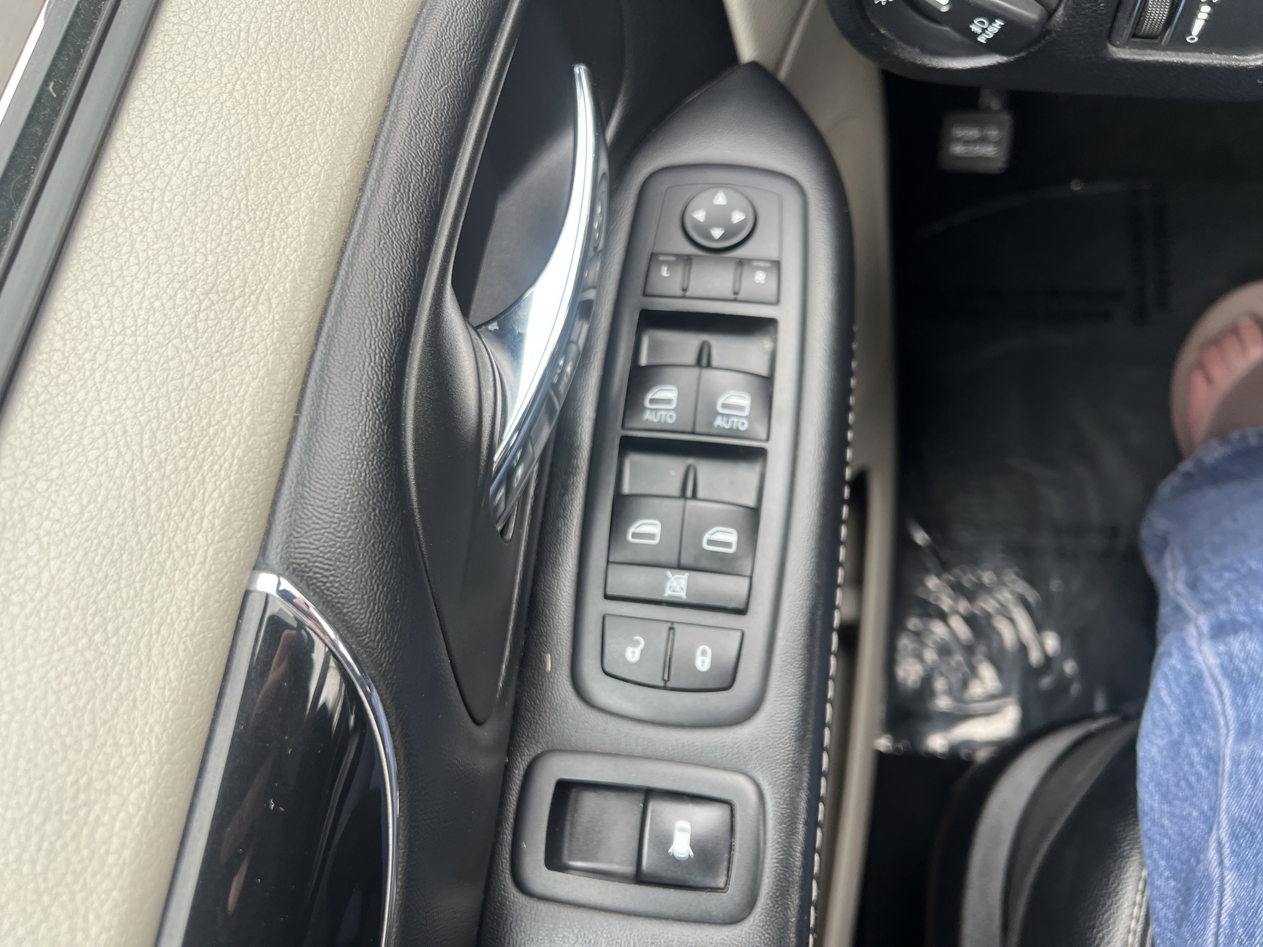Used 2019 Dodge Grand Caravan SXT FWD image 15