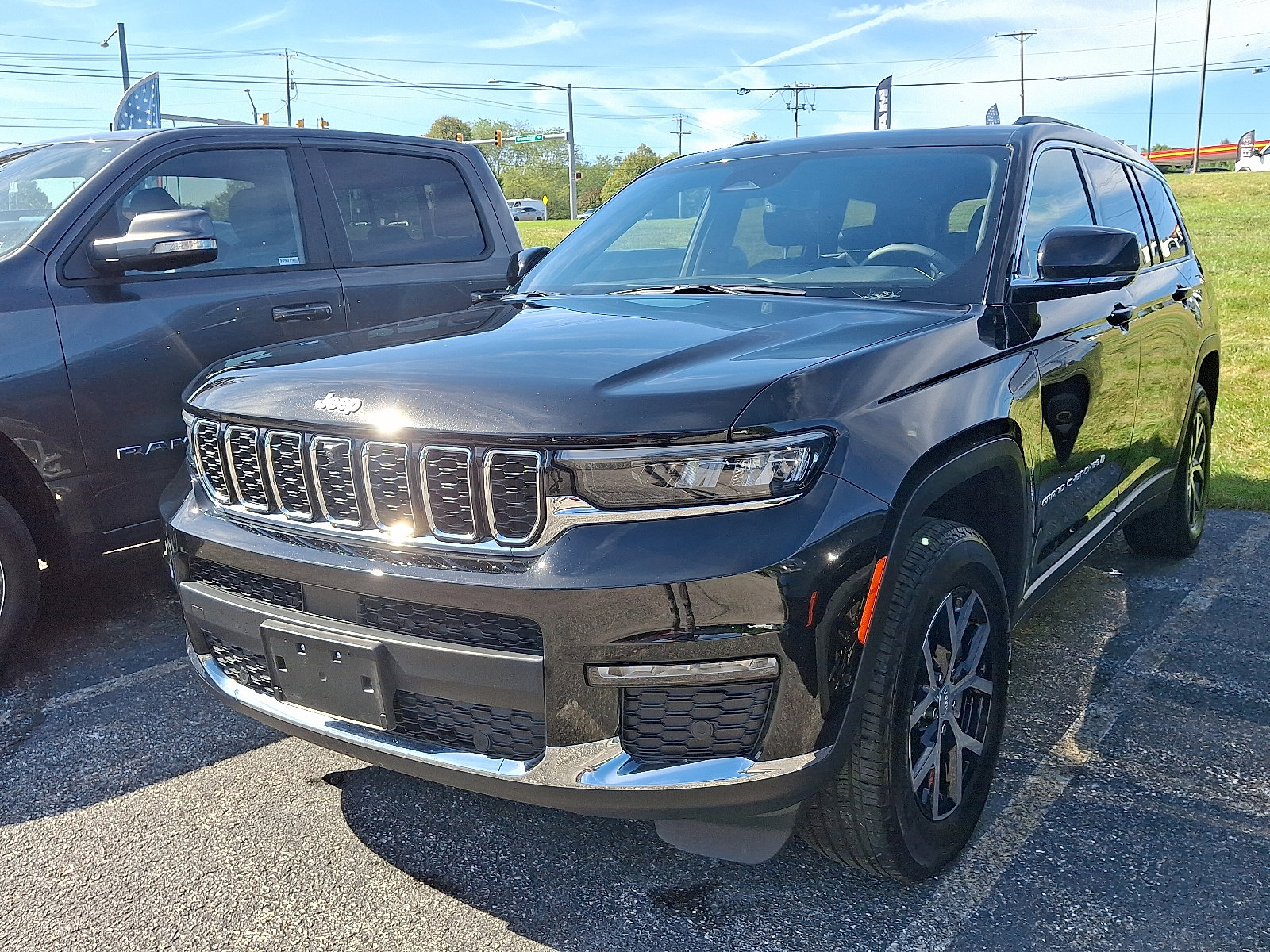 Used 2024 Jeep Grand Cherokee L Limited w/ Luxury Tech Group II image 4
