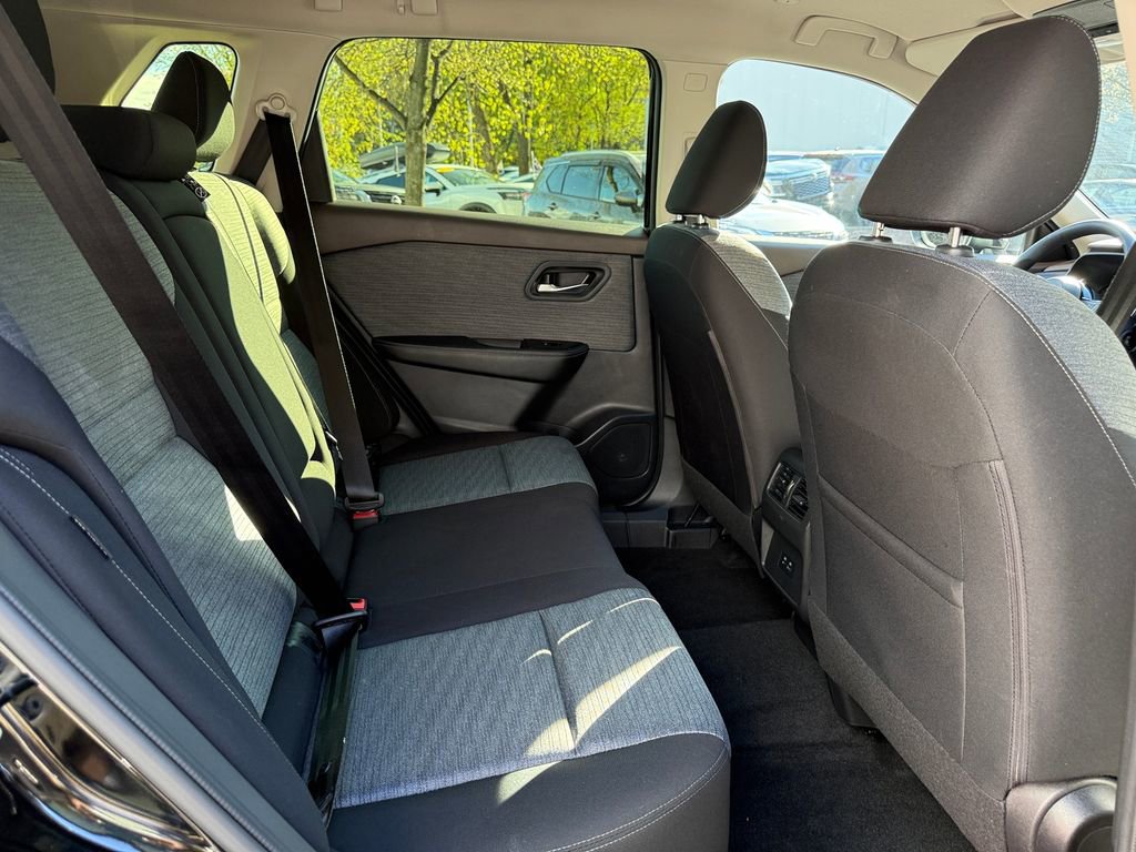 Used 2023 Nissan Rogue SV AWD/4WD image 27