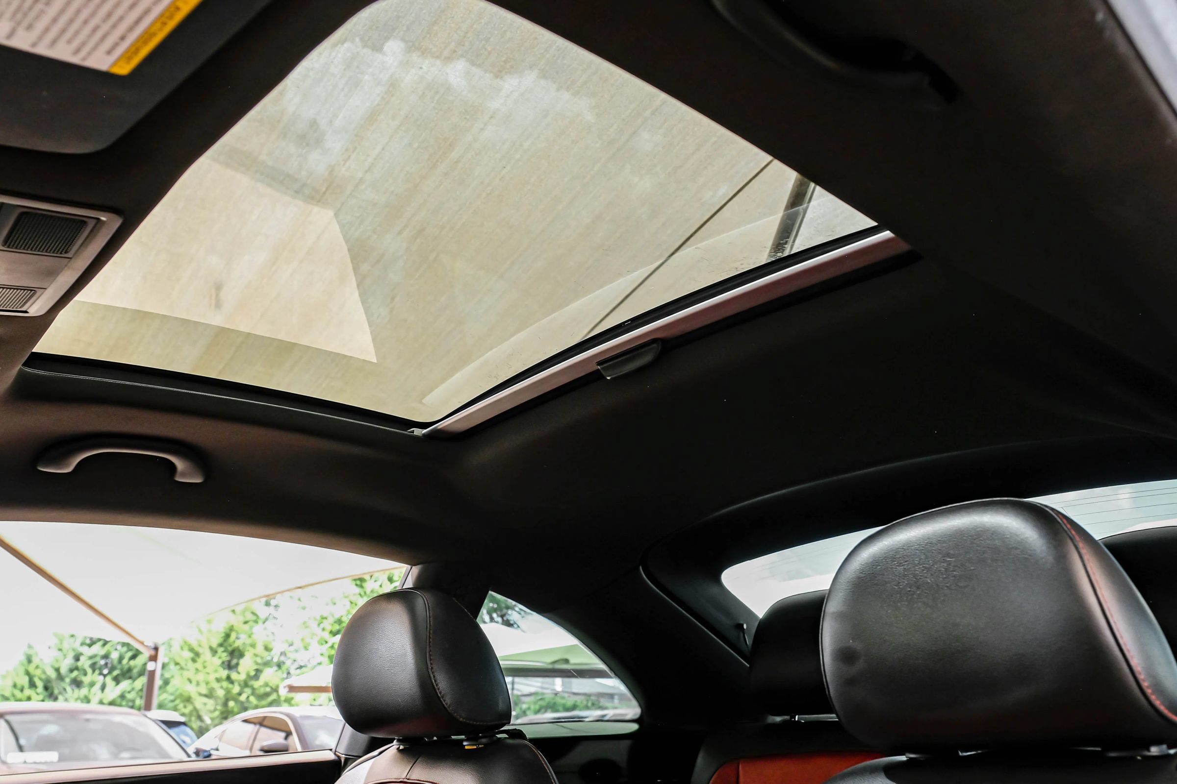 Used 2012 Volkswagen Beetle 2.0T FWD image 5