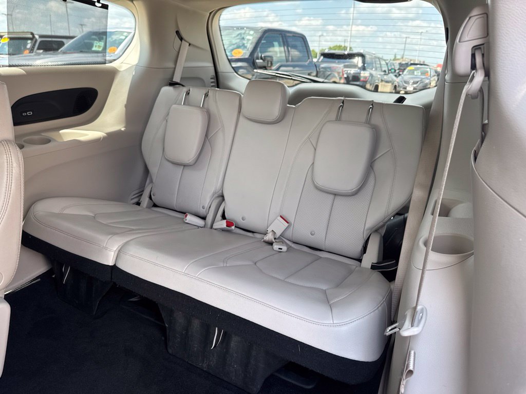 Used 2021 Chrysler Pacifica Touring-L w/ Premium & Safety Sphere Group AWD/4WD image 24