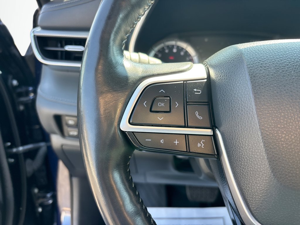 Used 2022 Toyota Highlander Platinum AWD/4WD image 32