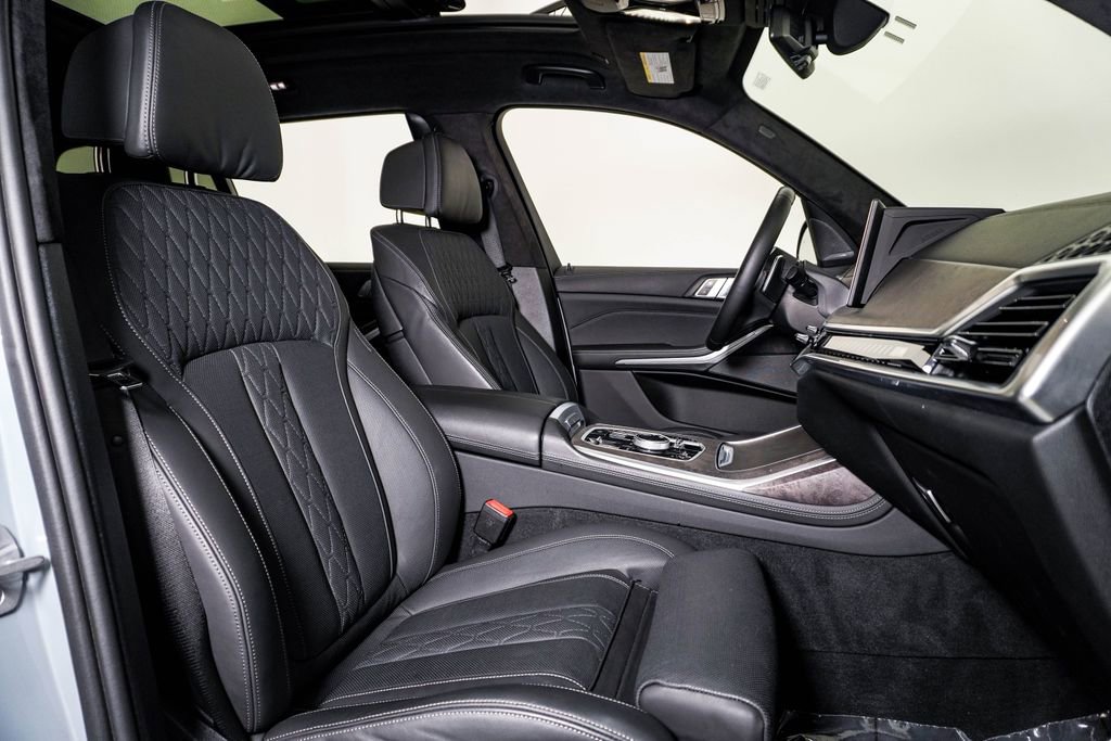 Used 2024 BMW X7 M60i w/ Executive Package image 14