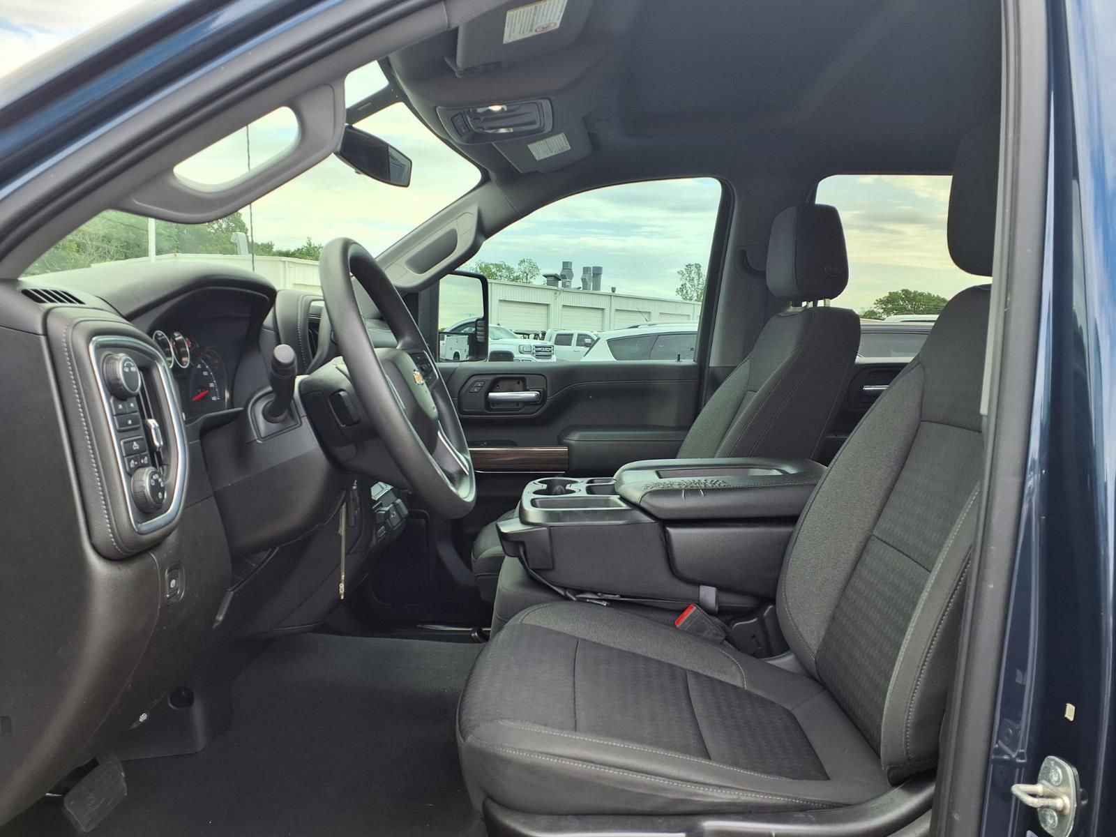 Used 2022 Chevrolet Silverado 2500 LT AWD/4WD image 17