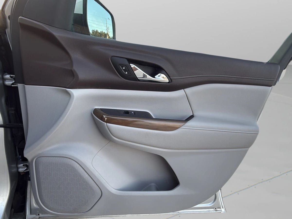Used 2020 GMC Acadia SLE w/ LPO, Floor Liner Package FWD image 17