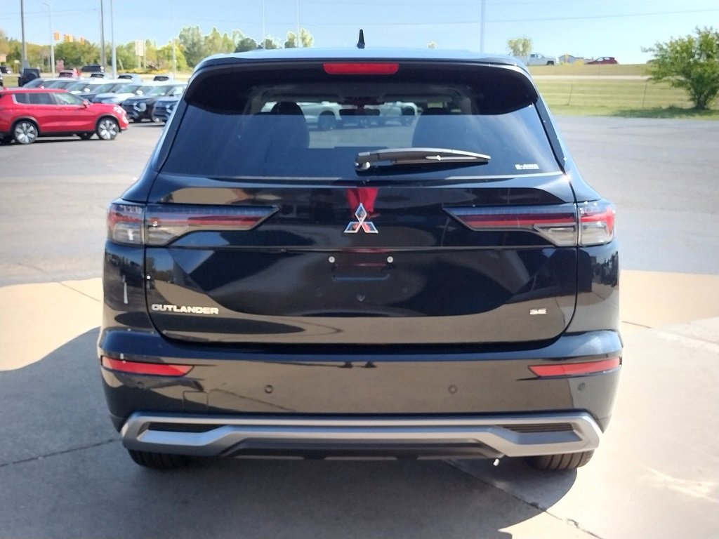 New 2025 Mitsubishi Outlander SE image 6