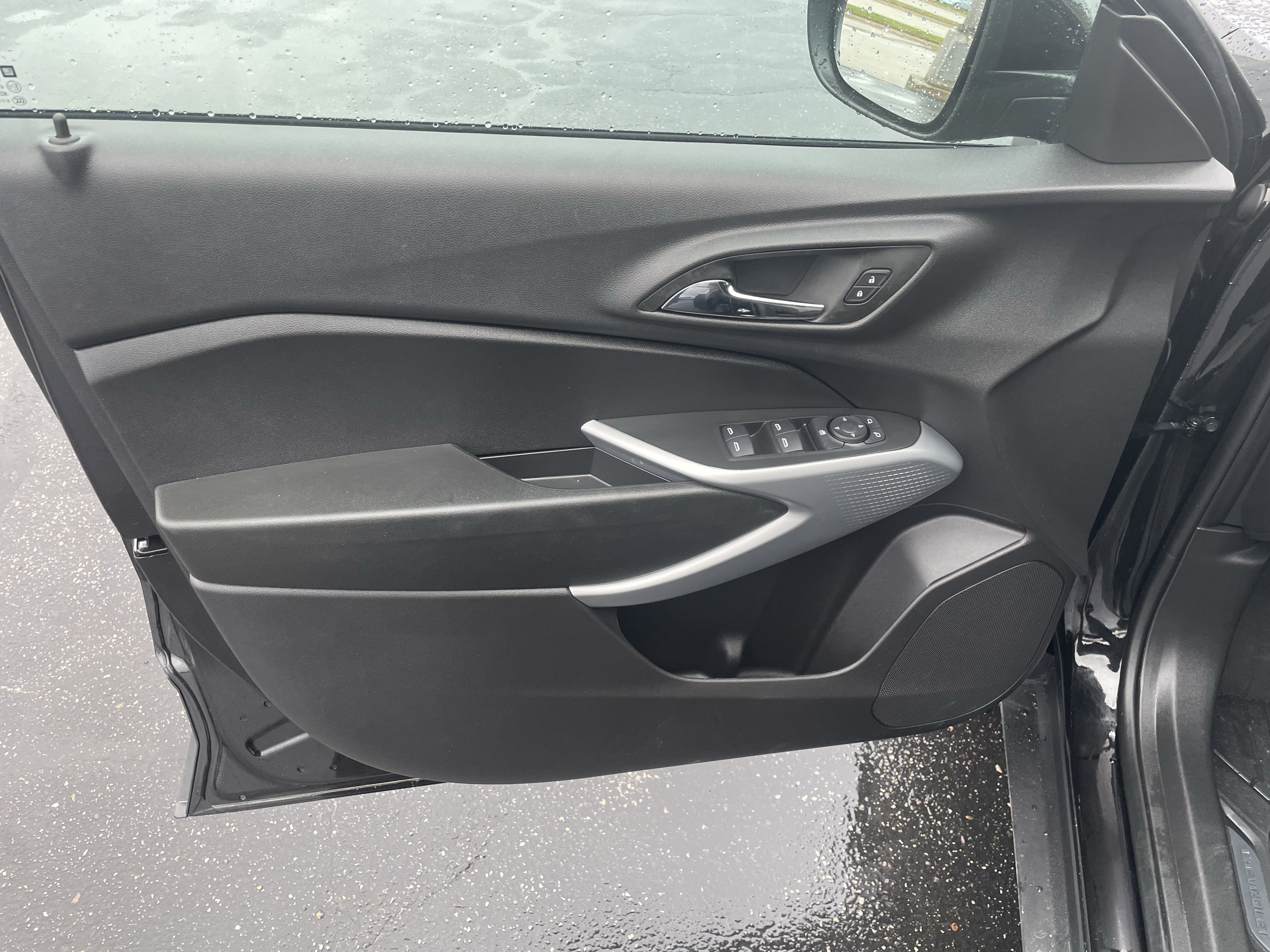 Used 2026 Chevrolet Trax RS w/ Sunroof Package FWD image 11