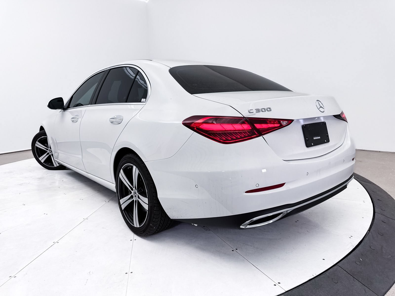 Used 2024 Mercedes-Benz C 300 Sedan image 2