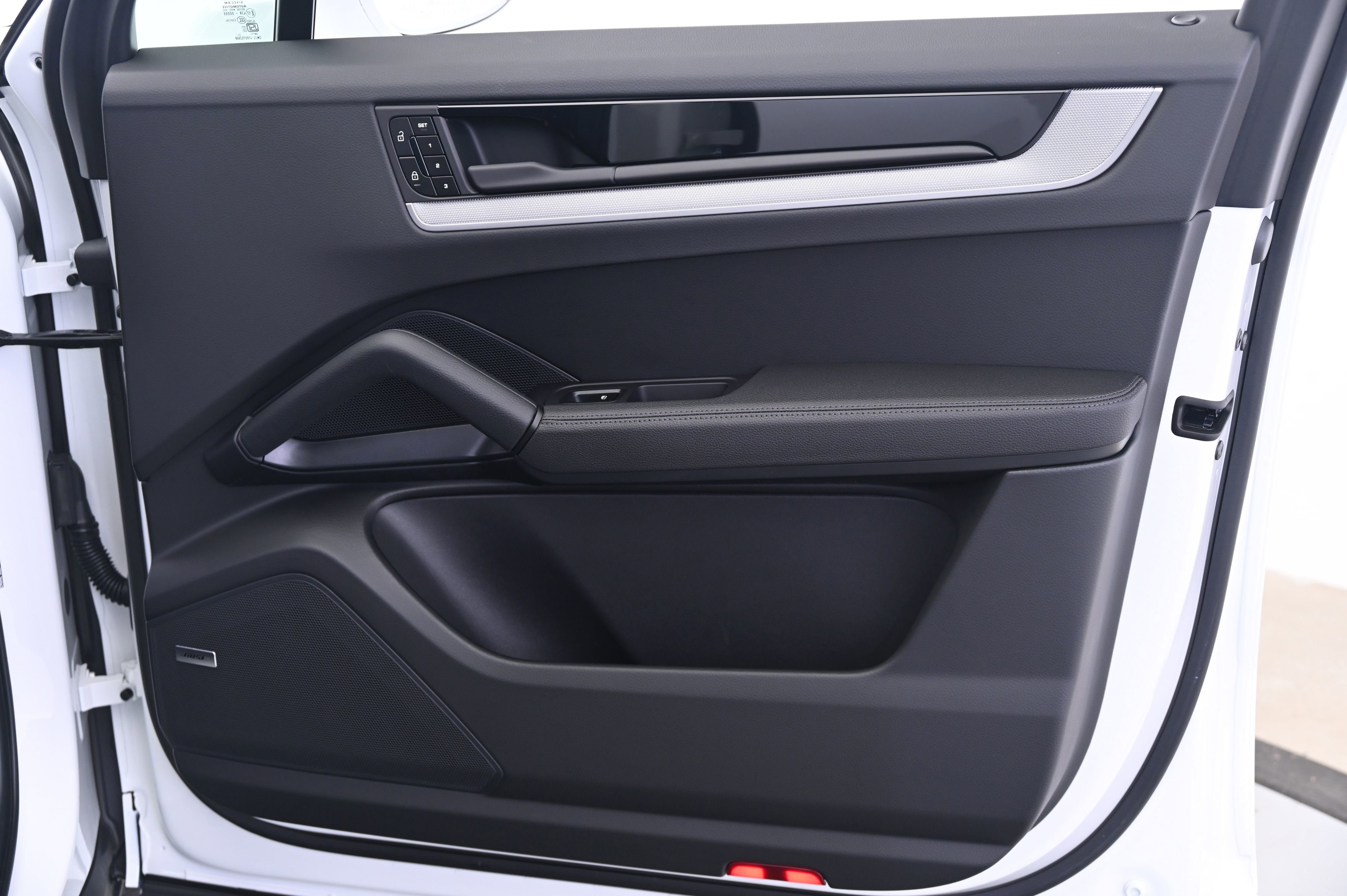 Certified 2025 Porsche Cayenne image 25