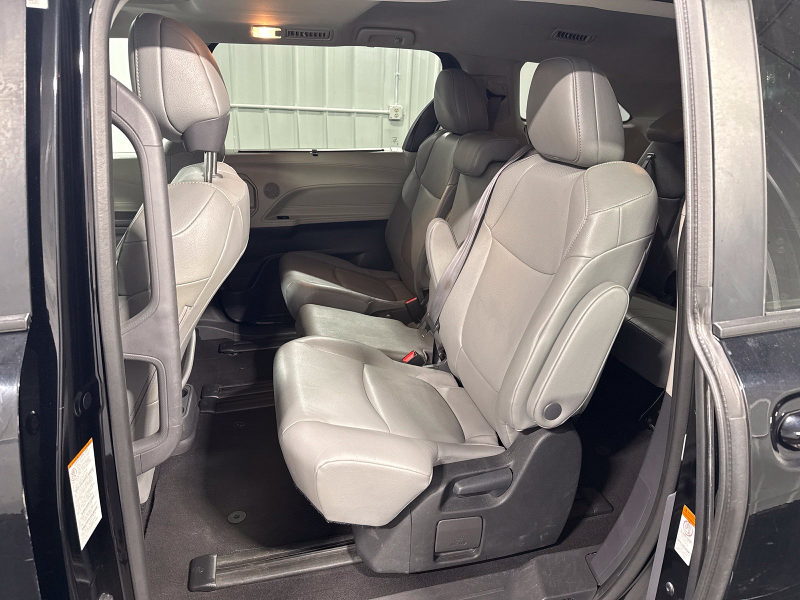 Used 2024 Toyota Sienna XLE FWD image 20