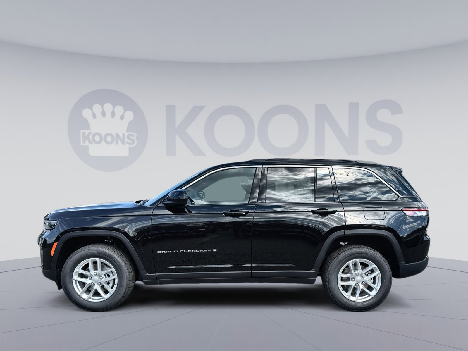 New 2025 Jeep Grand Cherokee Laredo X w/ Luxury Tech Group I image 2