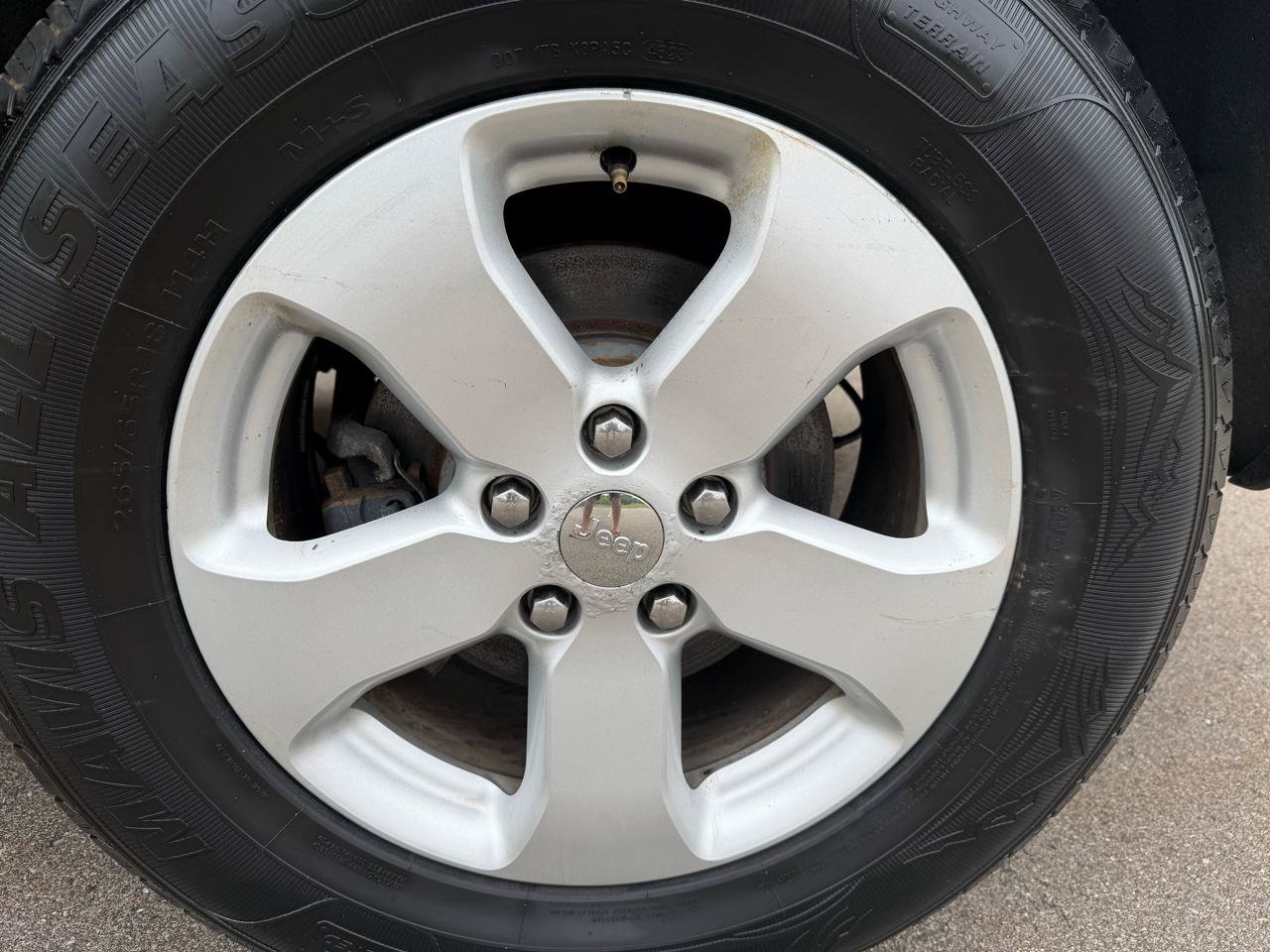 Used 2012 Jeep Grand Cherokee Laredo AWD/4WD image 12