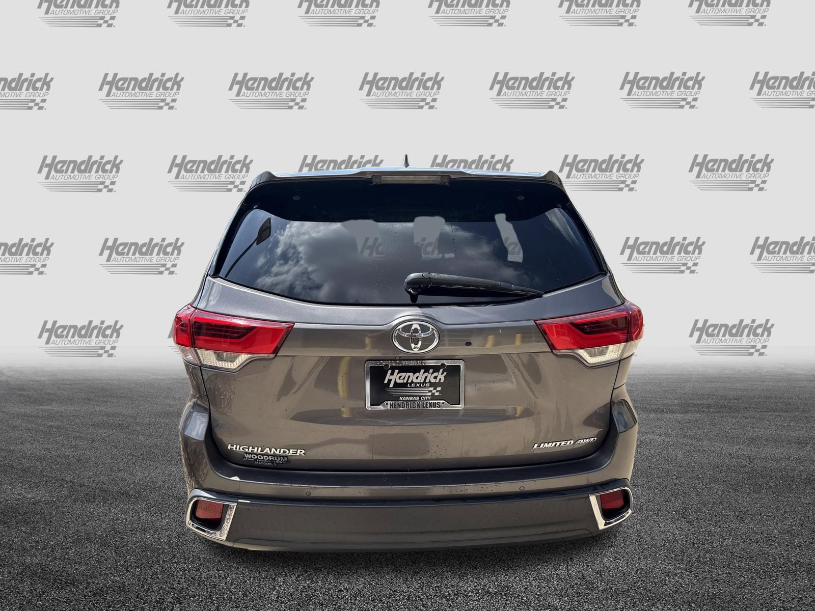 Used 2017 Toyota Highlander Limited AWD/4WD image 9