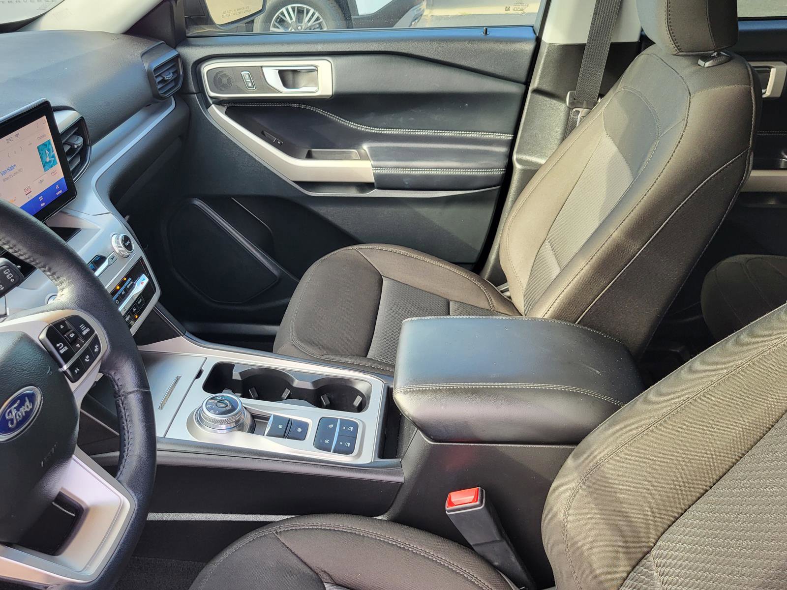 Used 2023 Ford Explorer XLT image 30