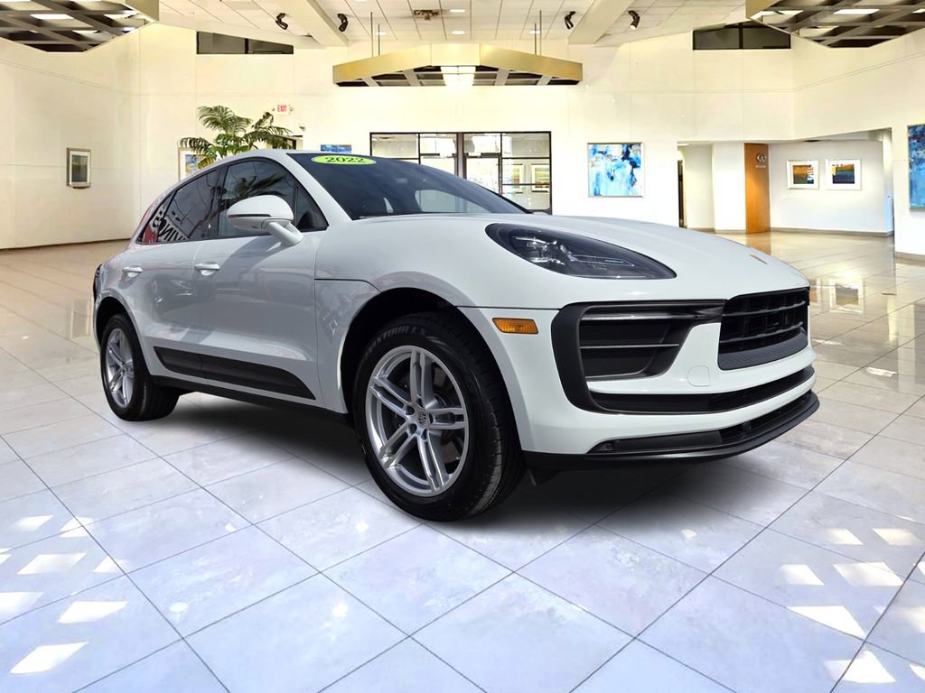 Used 2022 Porsche Macan AWD/4WD image 3