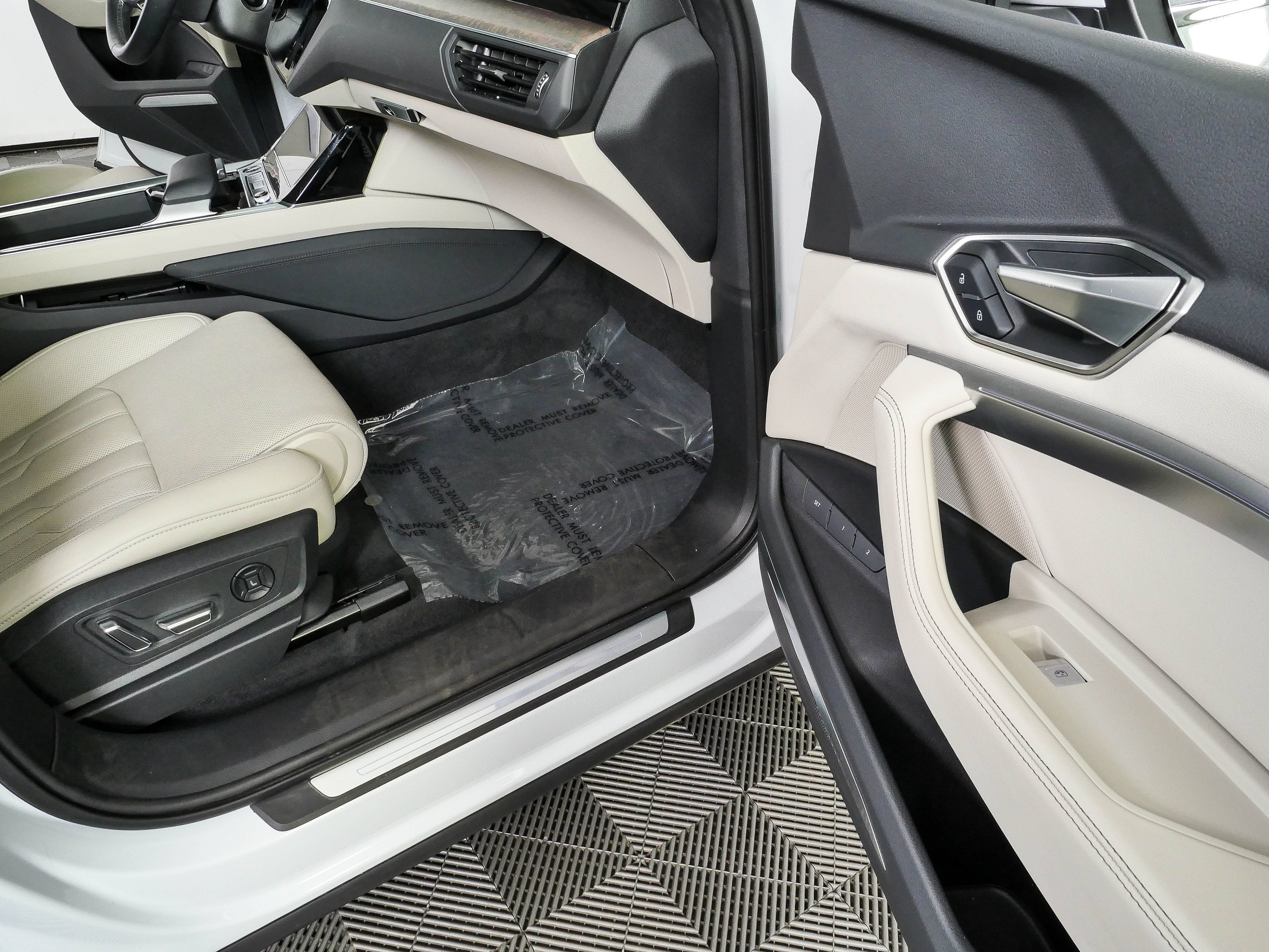 Certified 2024 Audi Q8 e-tron Prestige w/ Prestige Package AWD/4WD image 39