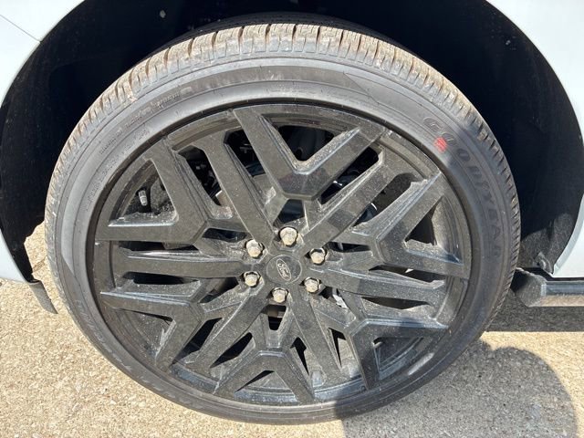 New 2026 Ford Expedition Platinum w/ Stealth Performance Package image 16