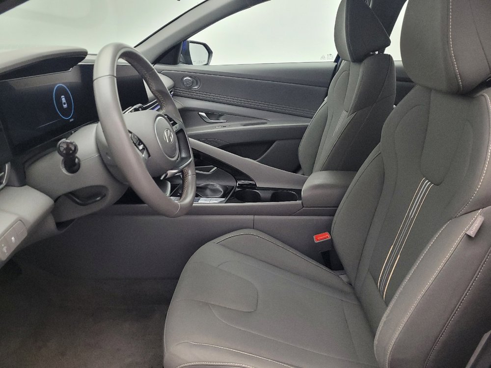 Used 2025 Hyundai Elantra SEL FWD image 17