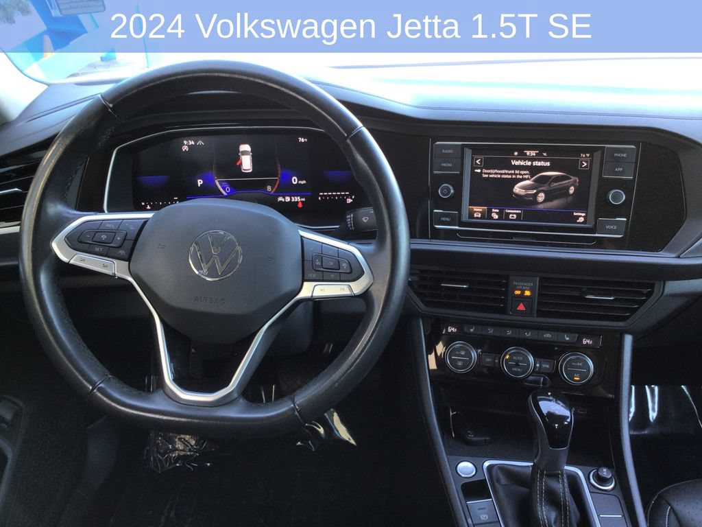 Used 2024 Volkswagen Jetta SE FWD image 2