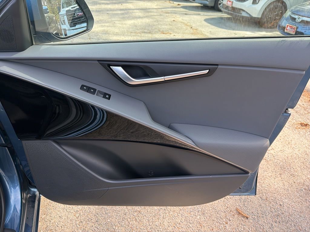 Certified 2025 Kia Niro EX image 26