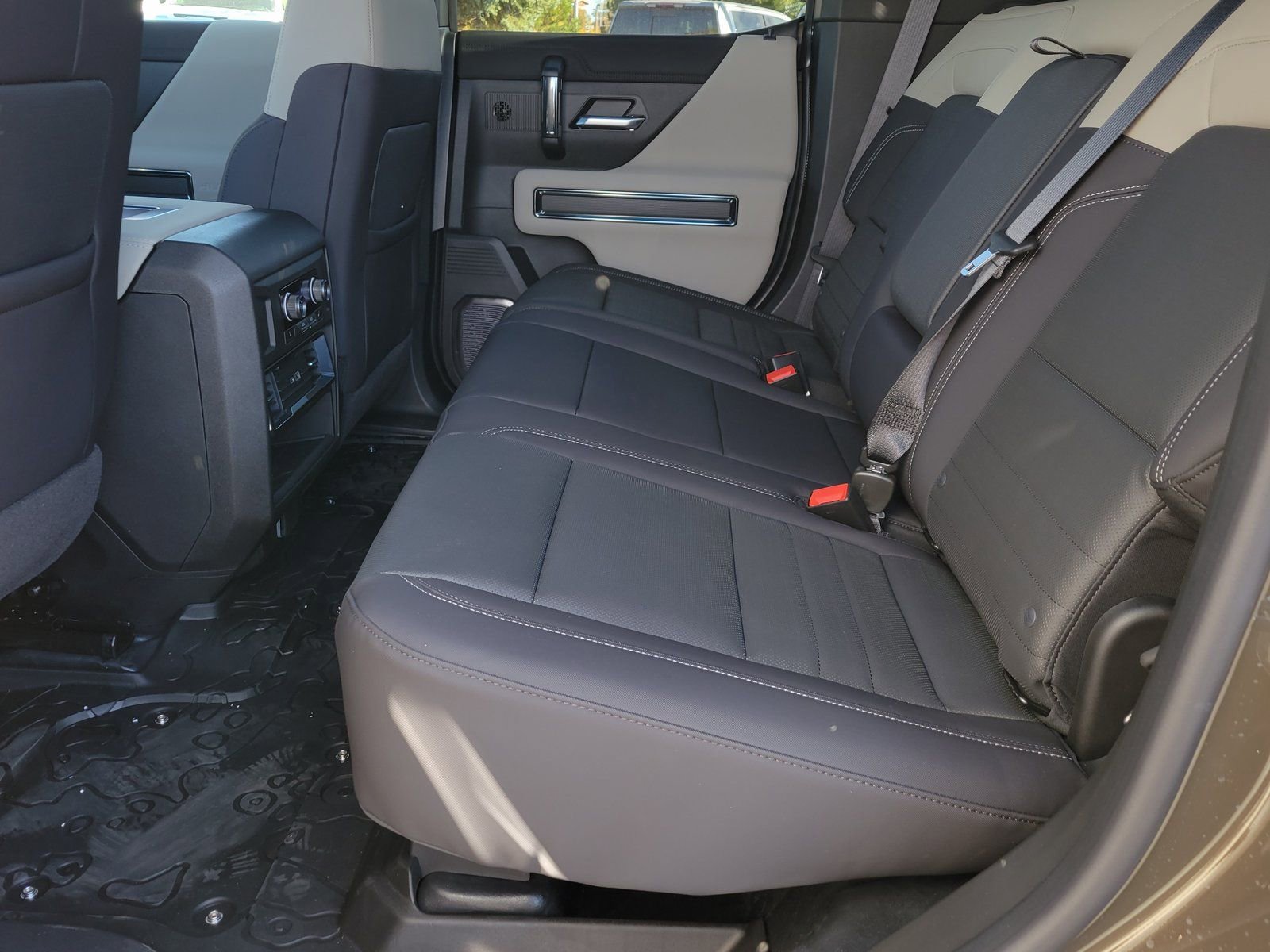 New 2026 GMC Hummer EV SUV w/ LPO, Dark Essentials Package image 7