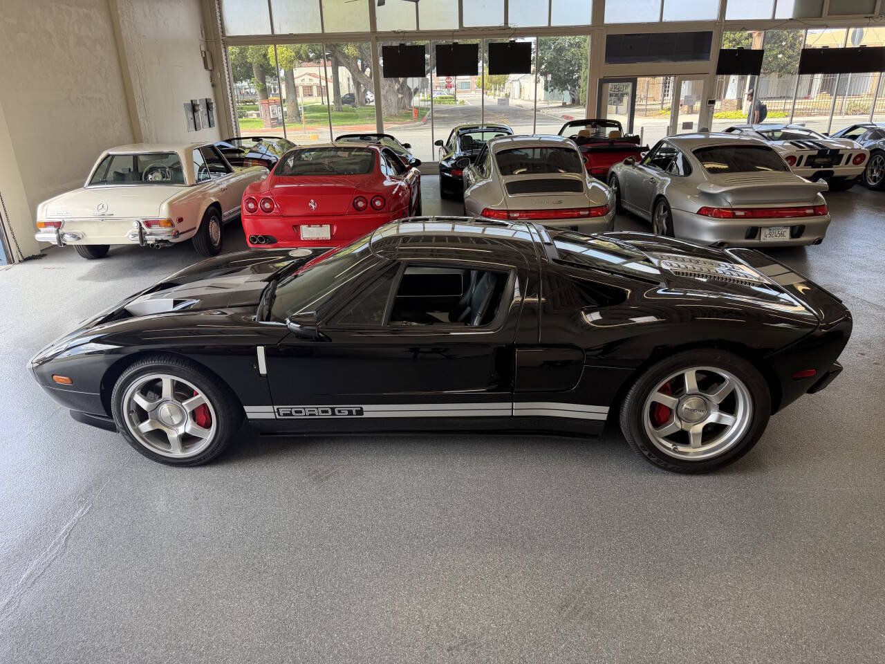 Used 2005 Ford GT RWD image 16