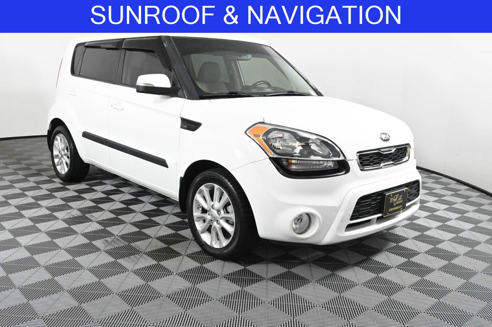 Used 2013 Kia Soul ! w/ Premium Pkg FWD image 1