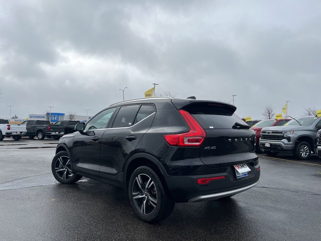Used 2024 Volvo XC40 B5 Core image 5