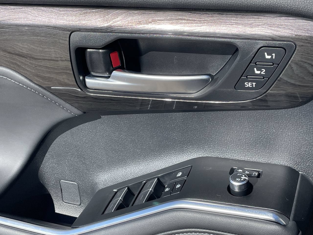 New 2026 Toyota Highlander Platinum AWD/4WD image 16