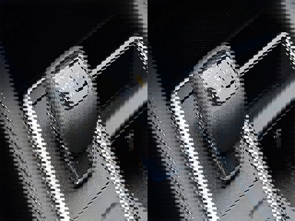 Used 2025 Nissan Pathfinder SV image 15