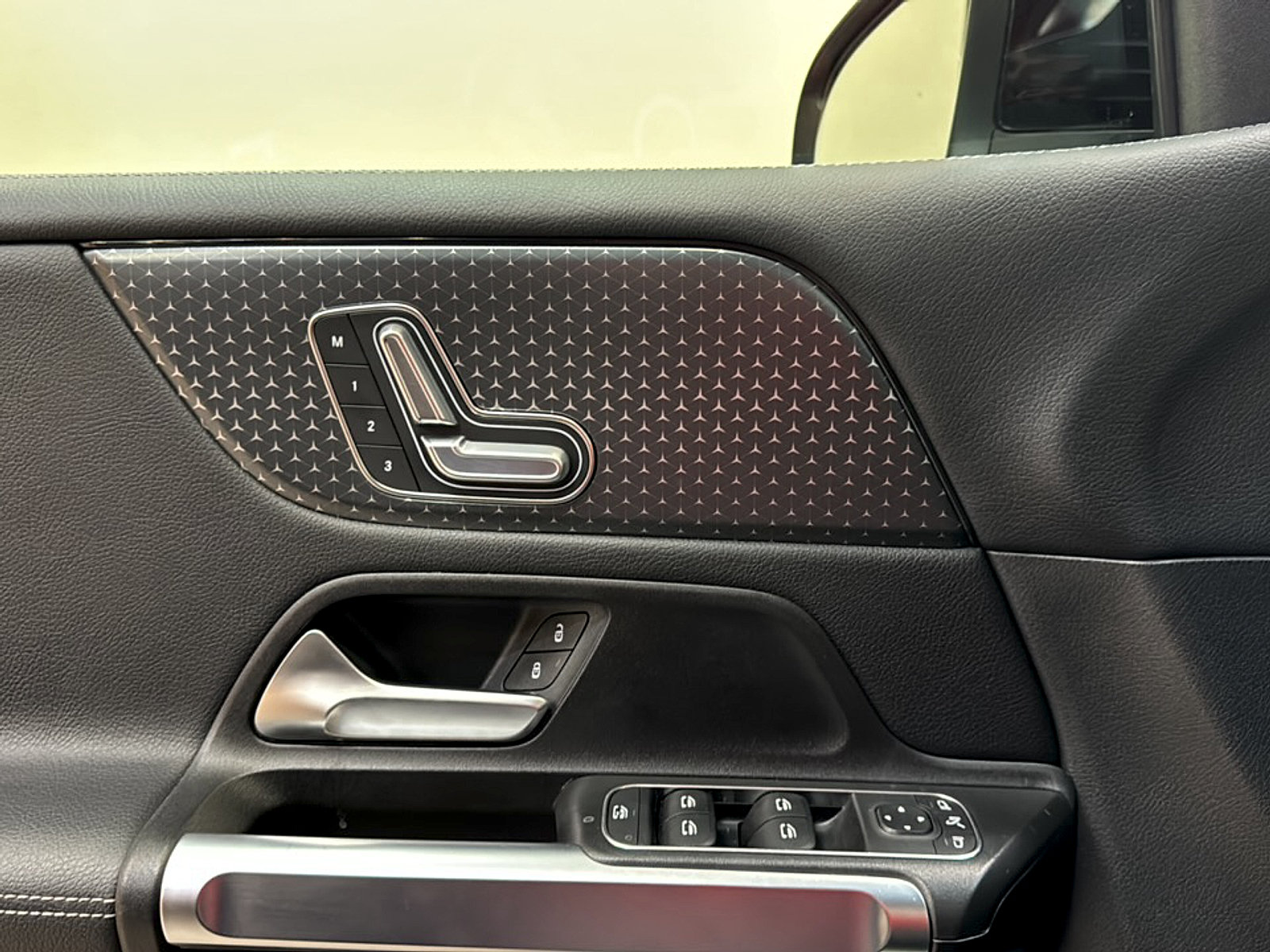 Certified 2025 Mercedes-Benz GLB 250 image 9