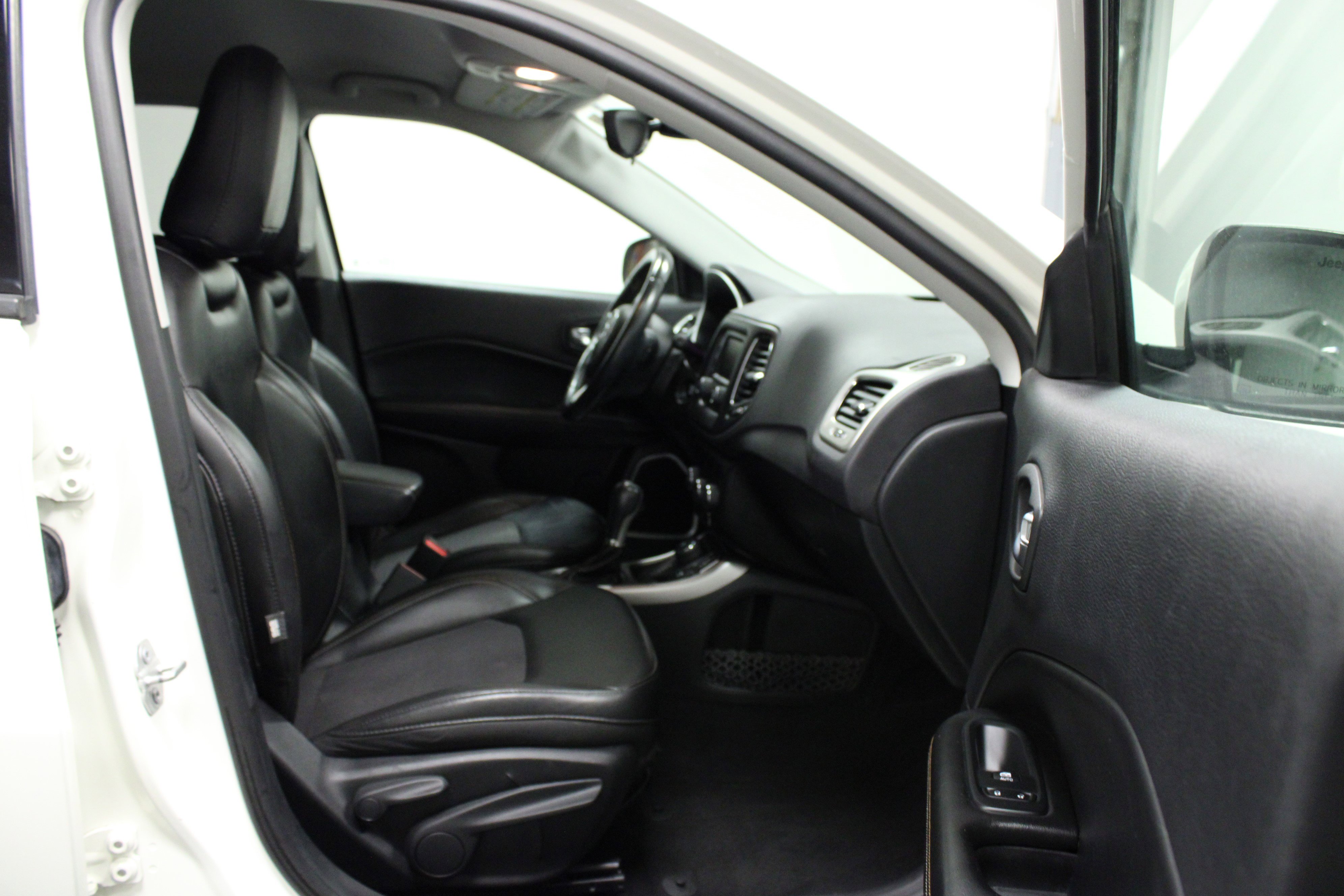 Used 2018 Jeep Compass Latitude AWD/4WD image 16