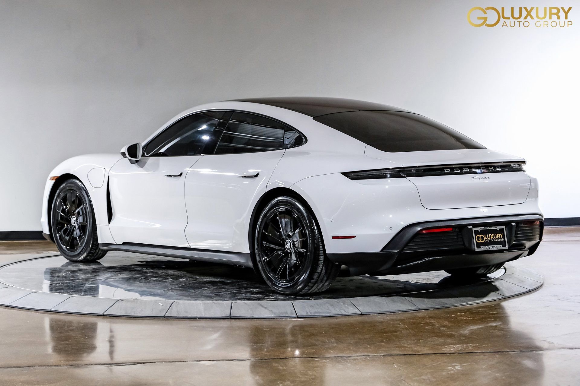 Used 2023 Porsche Taycan image 12