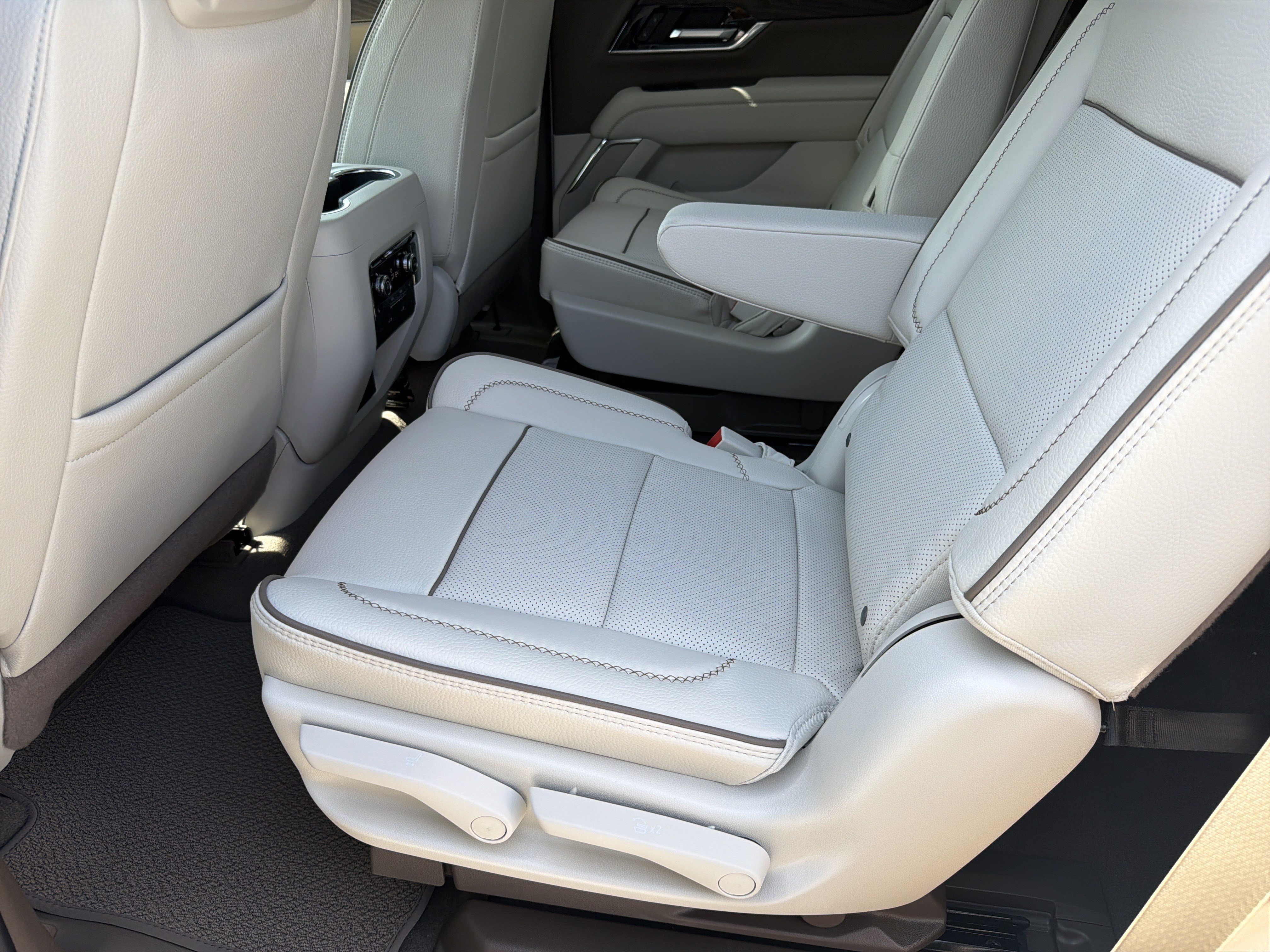 New 2026 GMC Yukon Denali w/ Advanced Technology Package AWD/4WD image 22