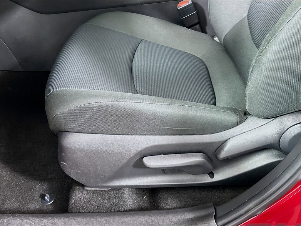 Used 2022 Toyota RAV4 LE image 19