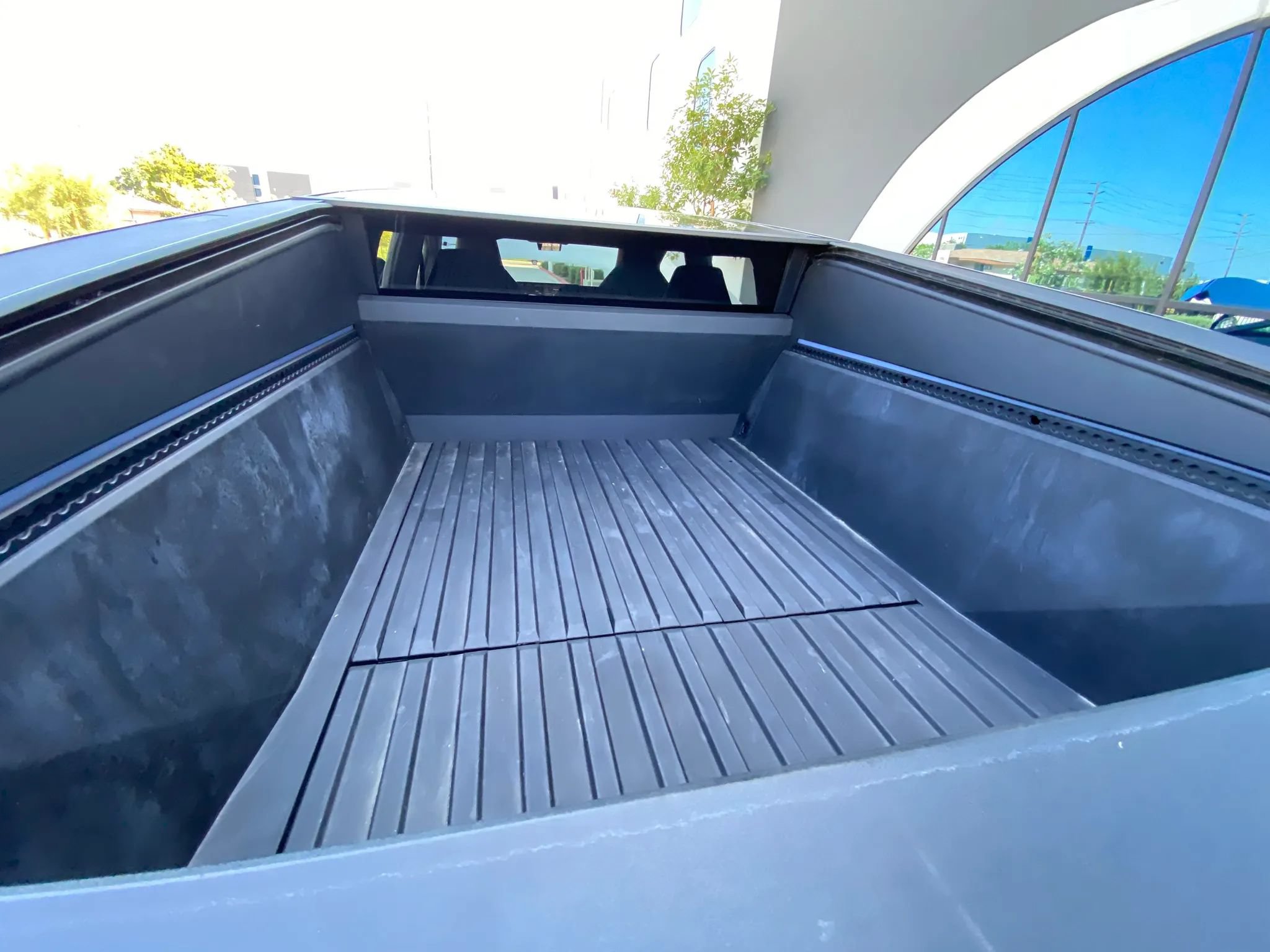 Used 2024 Tesla Cybertruck AWD Crew Cab image 39