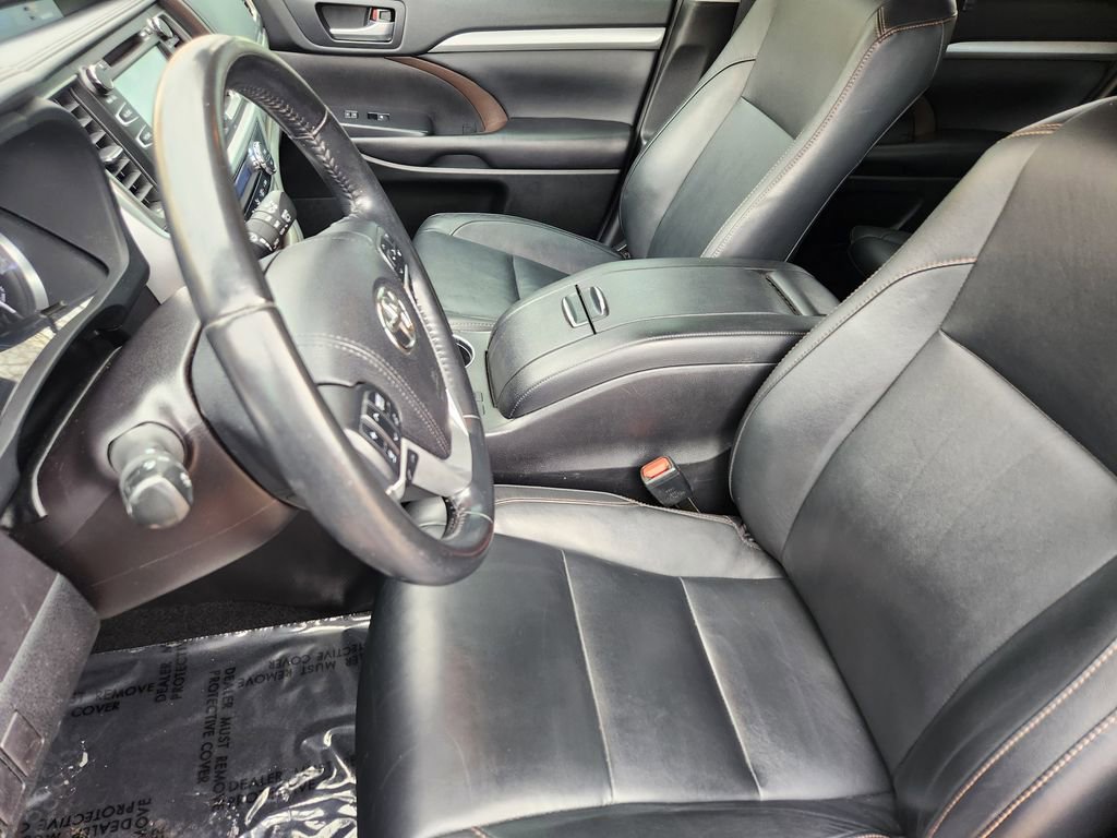 Used 2018 Toyota Highlander XLE image 10