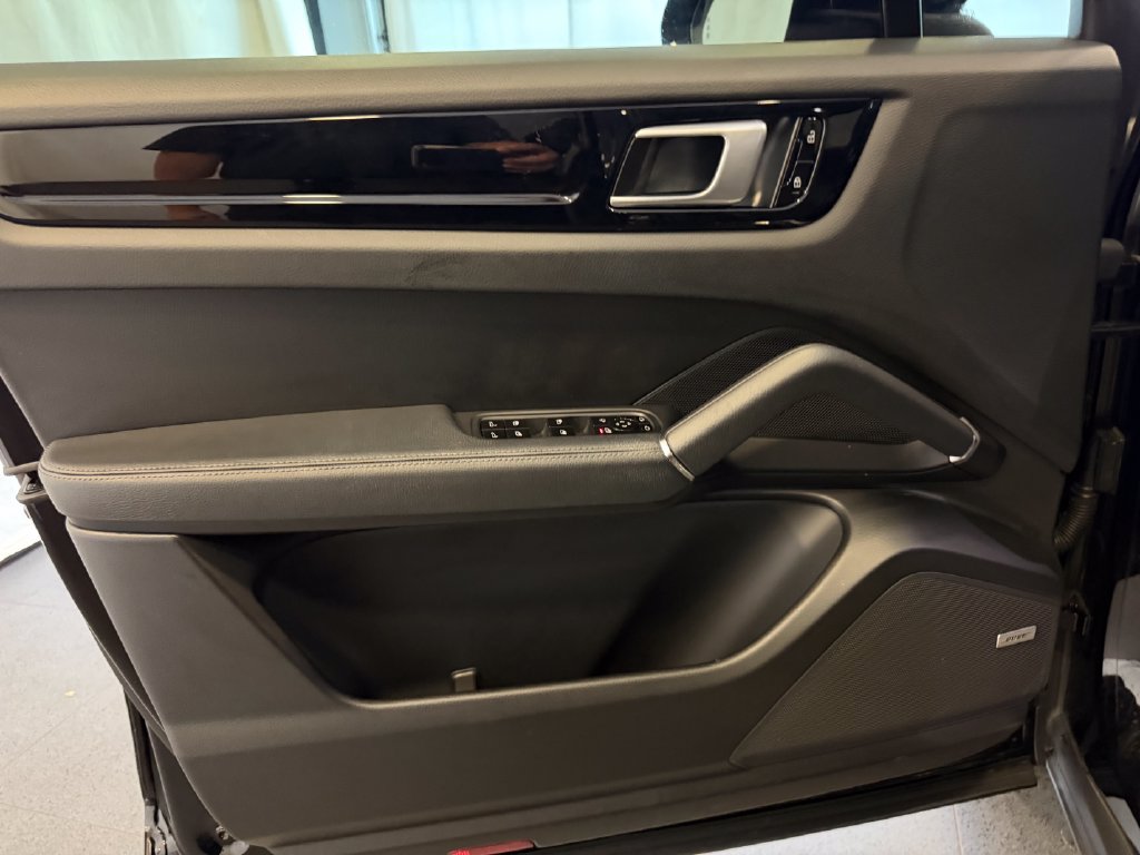Certified 2021 Porsche Cayenne Coupe AWD/4WD image 15