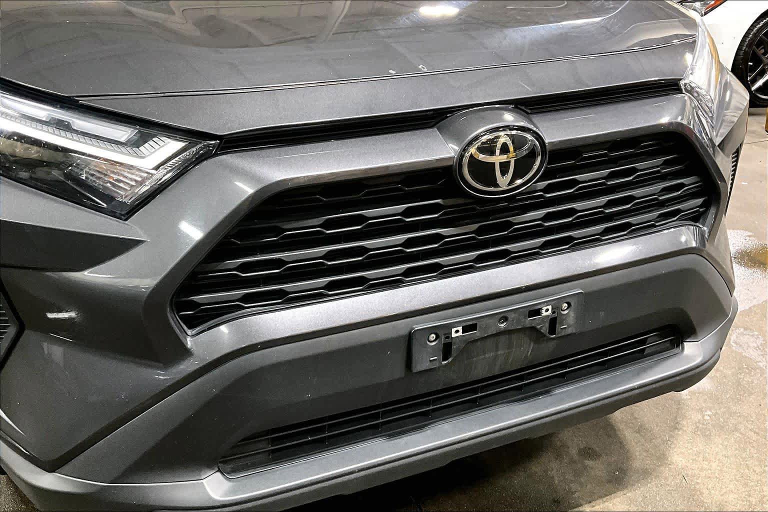 Used 2025 Toyota RAV4 XLE AWD/4WD image 30