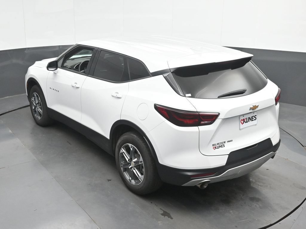 Used 2025 Chevrolet Blazer LT AWD/4WD image 39