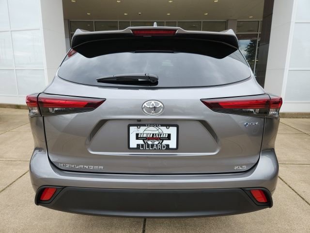 Certified 2025 Toyota Highlander XLE image 10