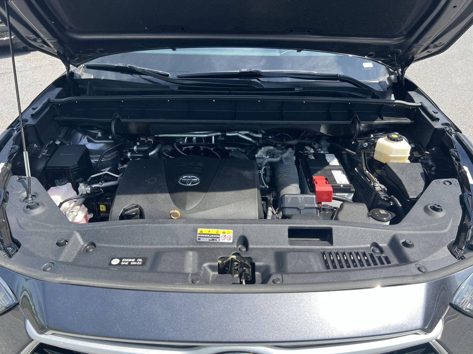 Used 2022 Toyota Highlander XLE AWD/4WD image 36